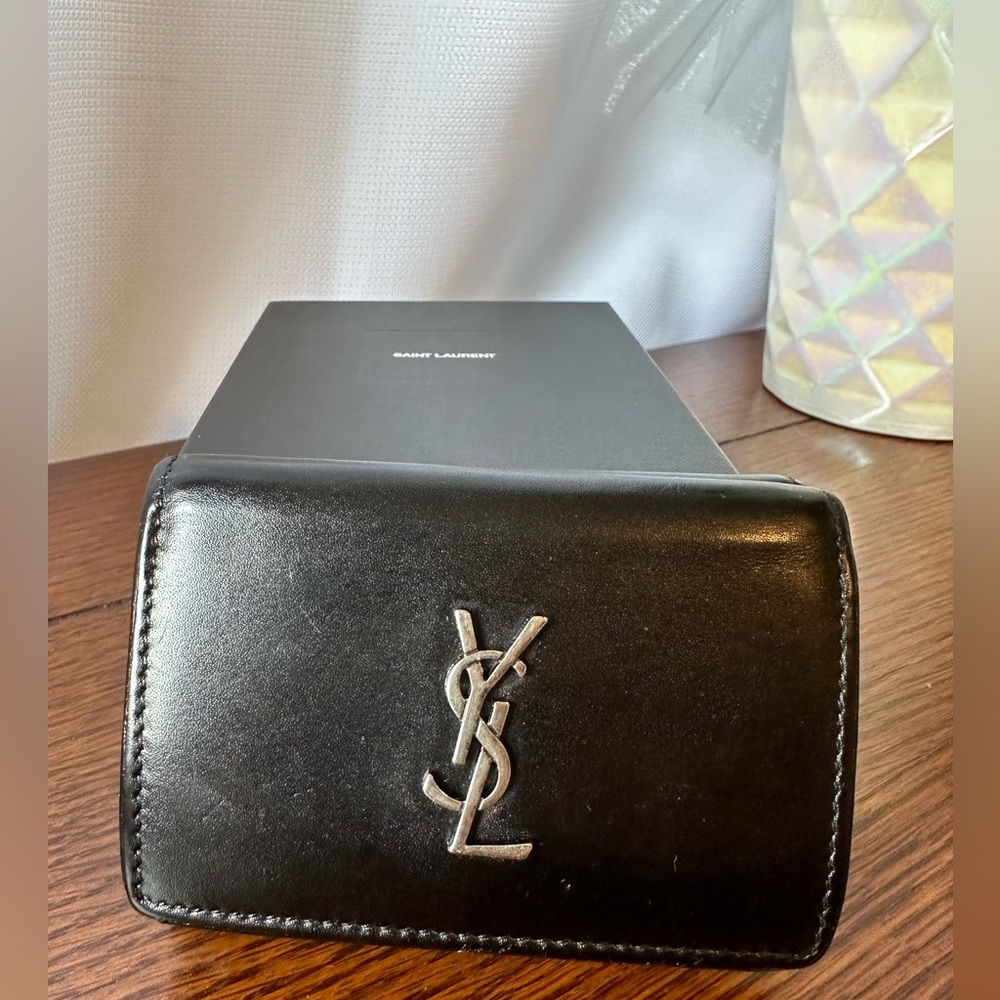🌸YSL black compact wallet and cardholder. Good condition with box. FIRM.